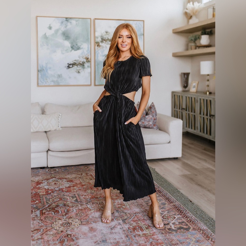 DAVI & DANI POCKET FULL OF SUNSHINE PLISSE MAXI DRESS